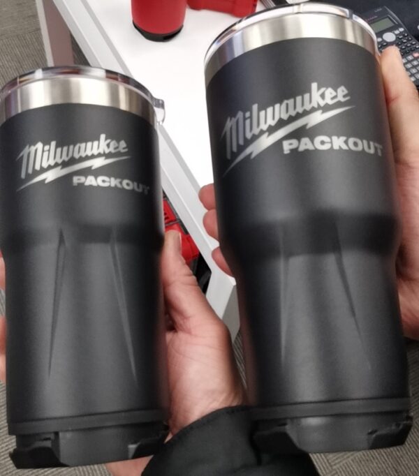 48228393B Milwaukee  PACKOUT™ TUMBLER 885ML black (Limited edition)